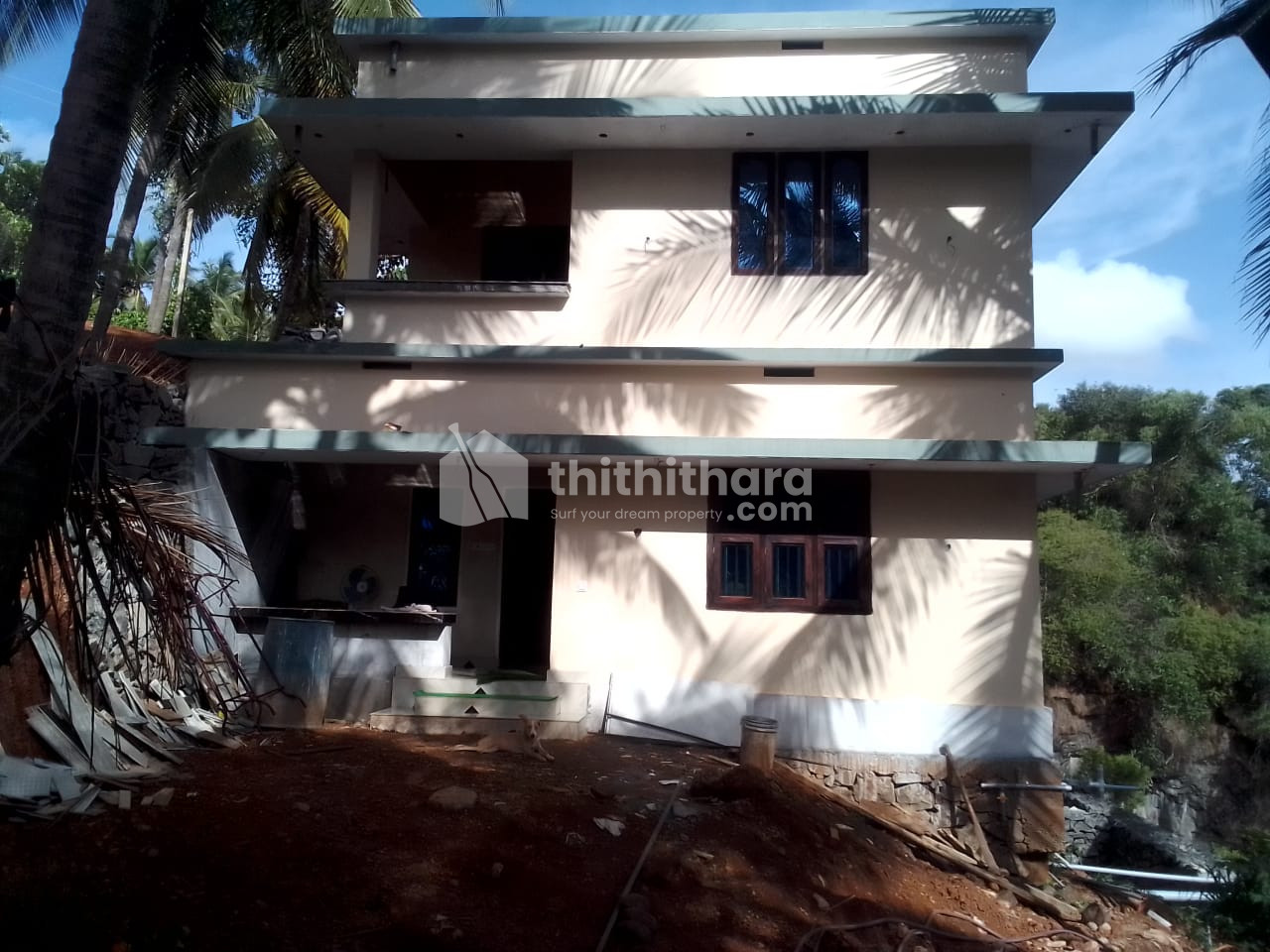 Land with house for sale in Kuttipuram, Near KMCT College