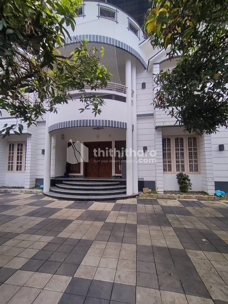 6 BHK Independent House available for Sale in Edapally Ernakulam