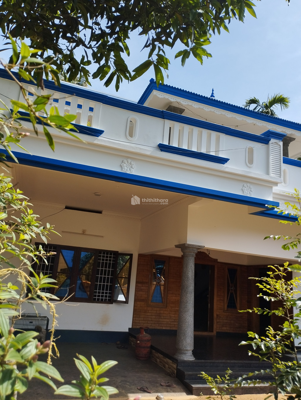 Ernakulam paravur  10cent 2500sq veedum vilpanak
