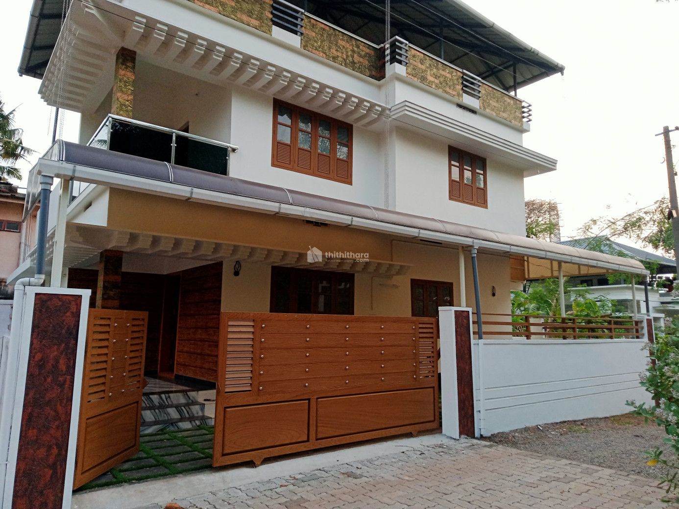 3.6 cent plot & 1400sq house for Sale Near unaited Asoka ground, Ashokapuram-Aluva 