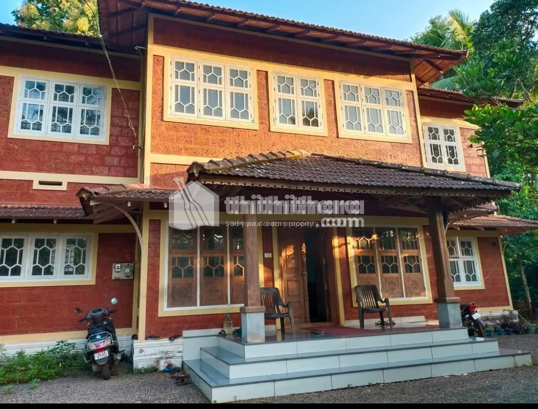 Nalukettu model house for sale in Perinthalmanna