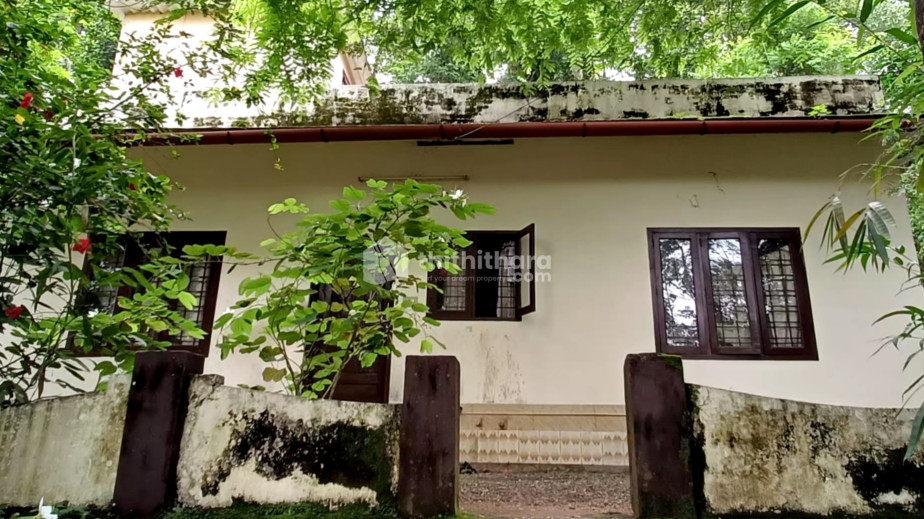 42cent land with 1100sqft house for sale near Ponkunnam town. 