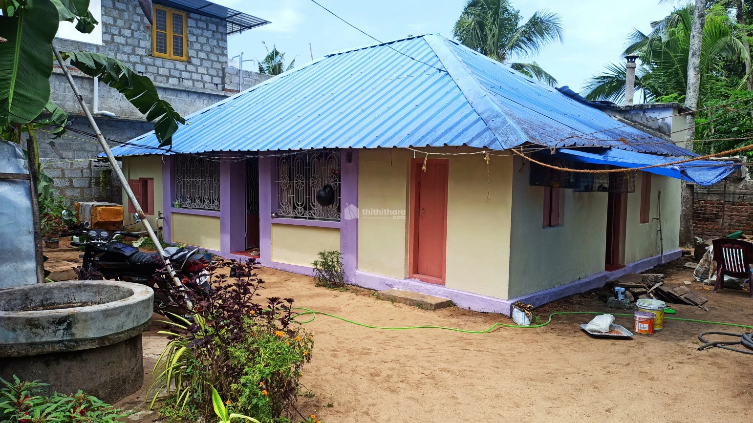 Old house for sale in Padinjattumukku, Trivandrum