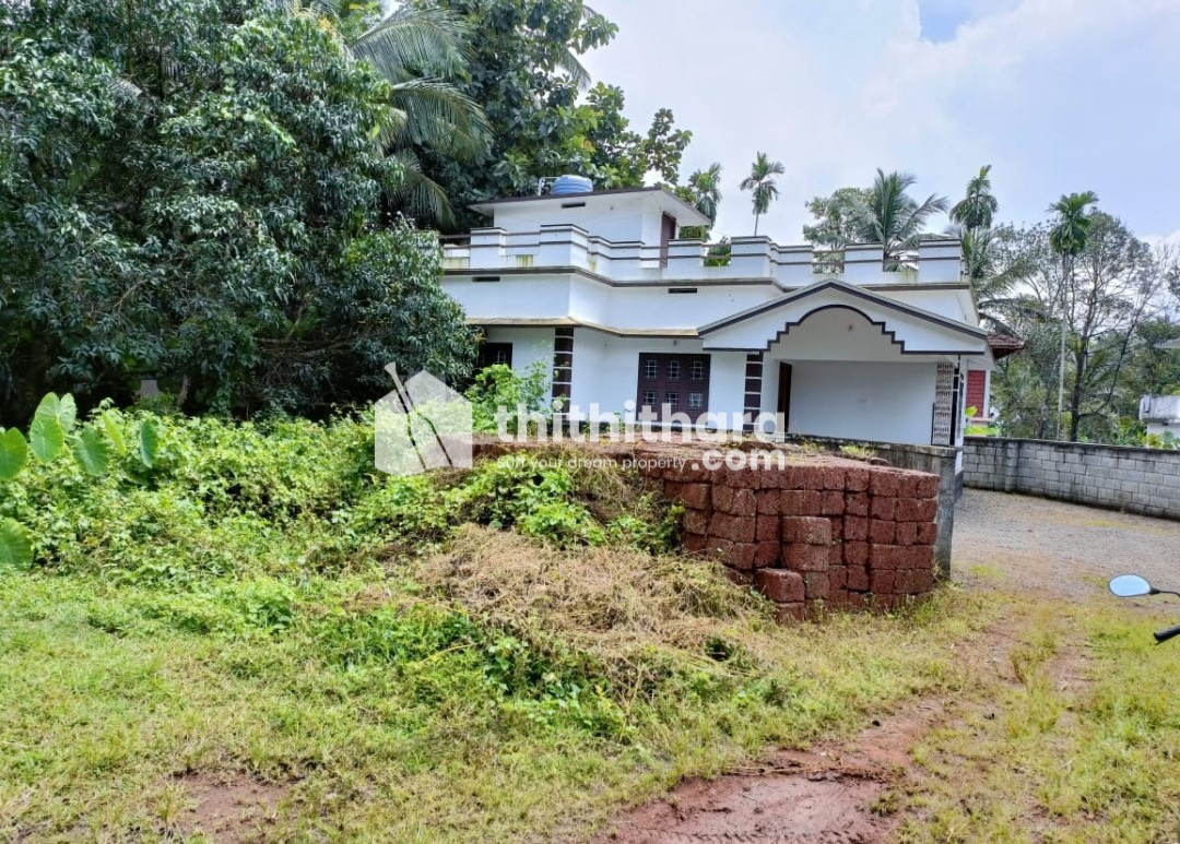 കാലിക്കറ്റ് യൂണിവേഴ്സിറ്റി എഞ്ചിനീയറിങ് കോളേജിനടുത്ത് വീടും സ്ഥലവും വില്പനയ്ക്ക്
