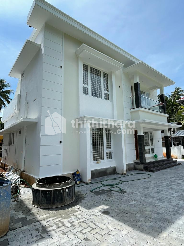 Houe for sale in Cheroor, Thrissur
