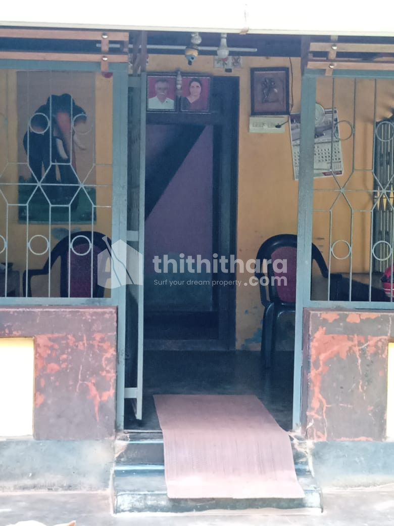 18 സെൻറ്‌ സ്ഥലവും തറവാട് വീടും വില്പനയ്ക്ക് 