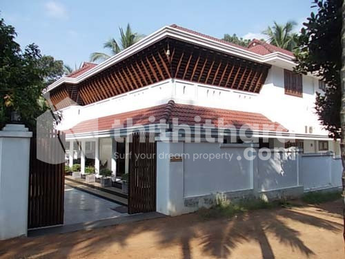 Old model house for sale near museum Thrissur