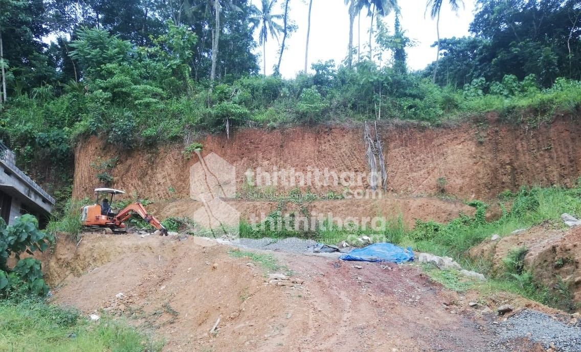 Road Front Plot for sale in Madathara, Chenkotta - Trivandrum highway.