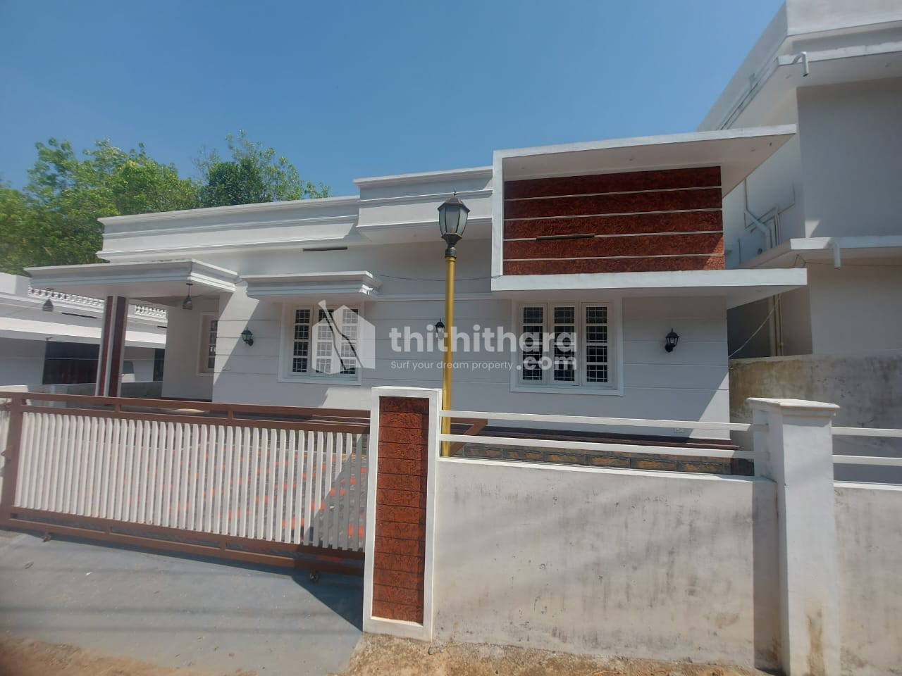 കുറുപ്പംപടി ടൗണിനു അടുത്തായി അതിമനോഹരമായ വീട് വില്പനക്ക് 