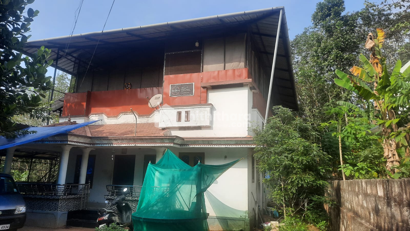 9 cent Land and 1350 sq.ft House for sale in Pathanapuram, Avaneswaram, Kollam