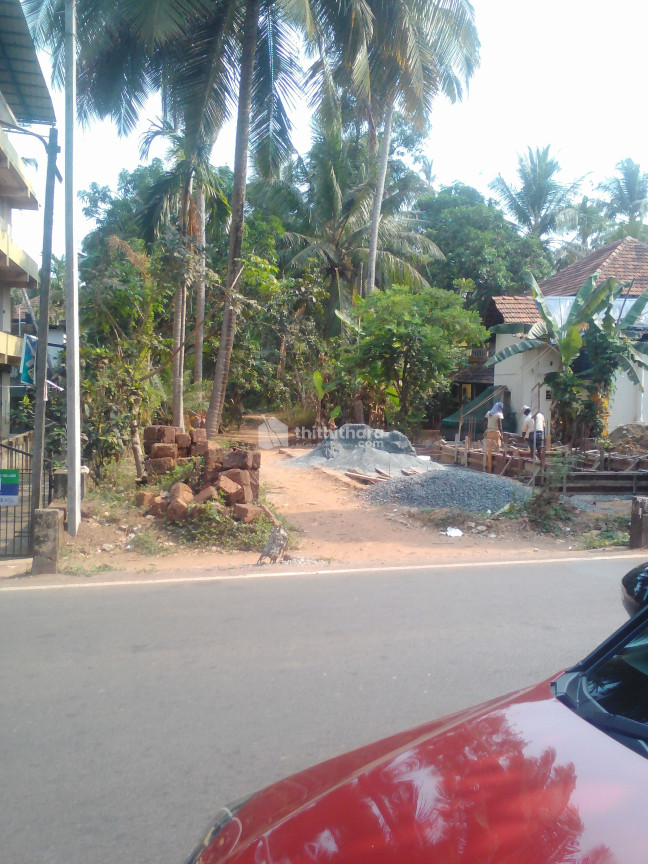 House & site for sale at Kuthuparamba
