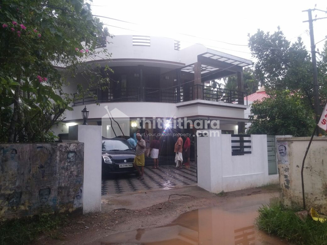 House with 16 cent land for sale in Thiruthipuram, North Paravoor 