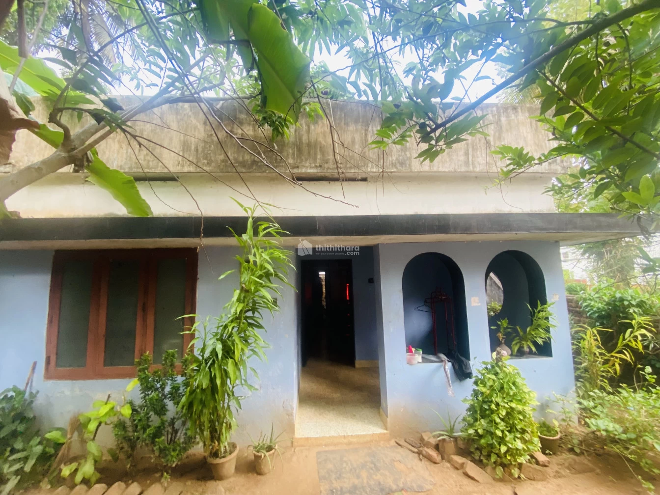 4 cent and 2 BHK old house sale at Pattom, Thiruvanathapuram