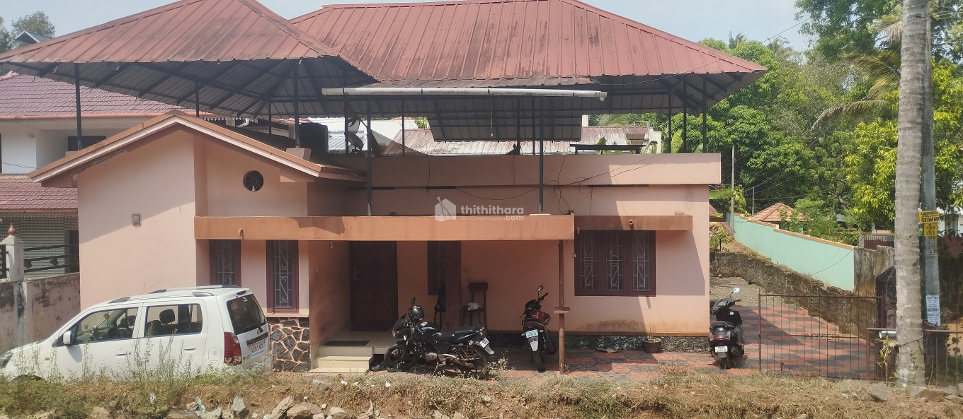 Plot for sale with house at Mudiyoorkara Kottayam