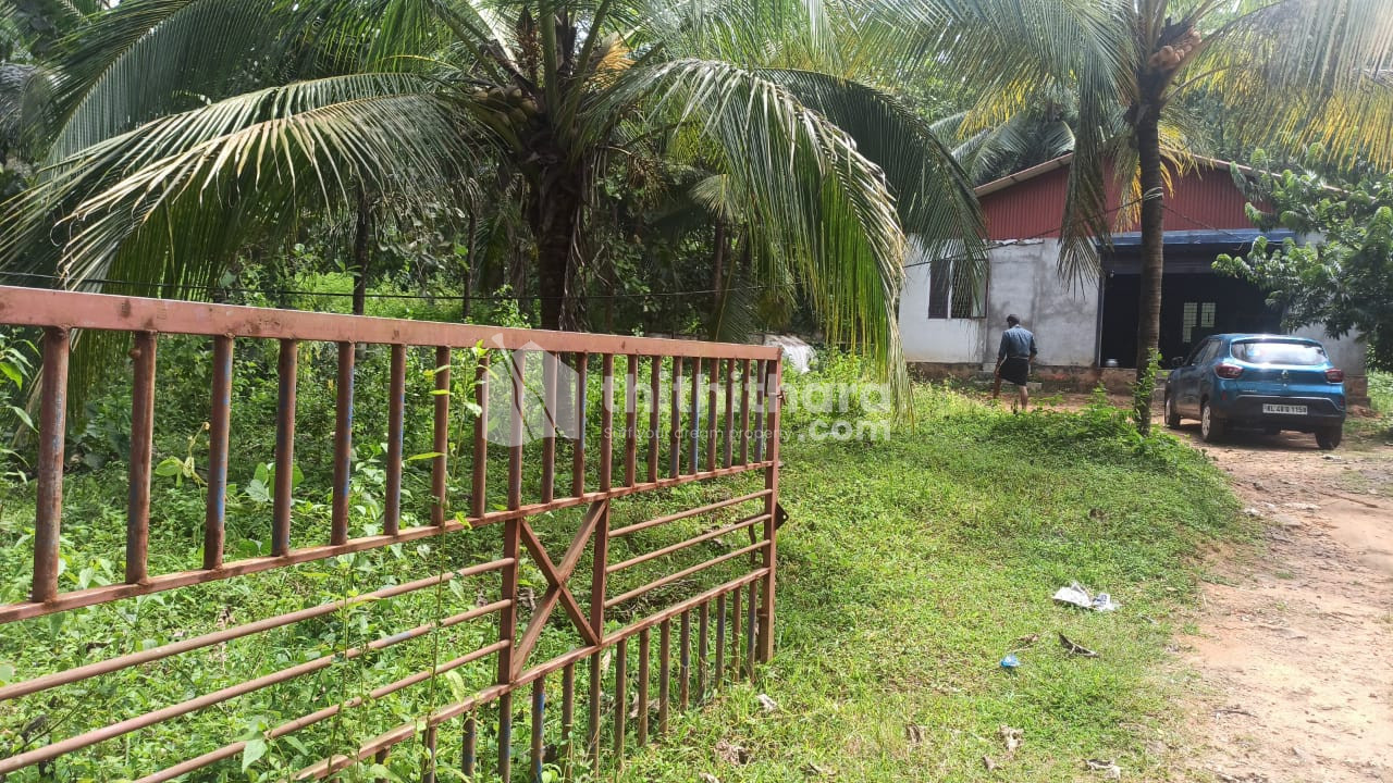 Commercial building for sale at Varavoor Thrissur