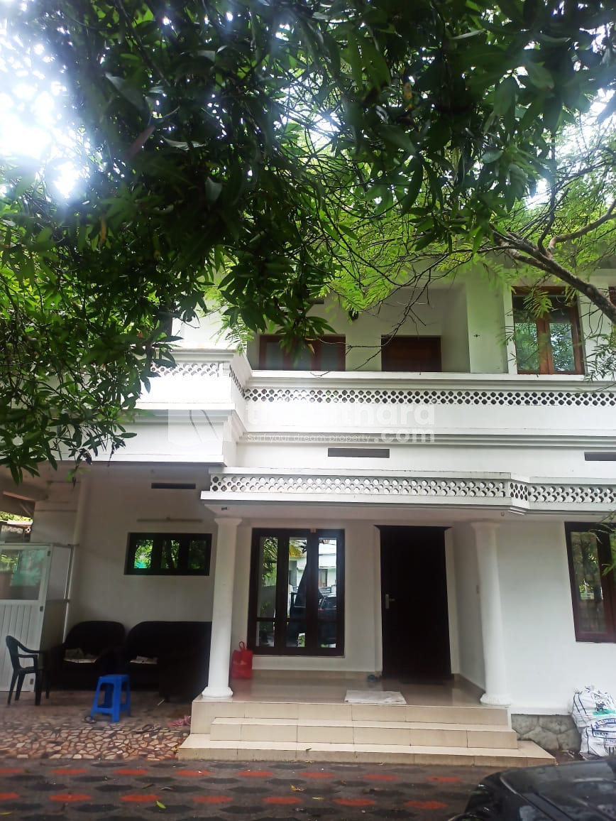 4 BHK HOUSE FOR SALE AT ALUVA ERNAKULAM