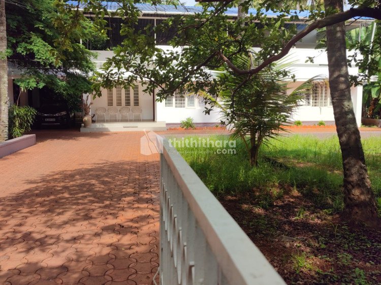 4 BHK house for sale at Wadakkanchery Thrissur