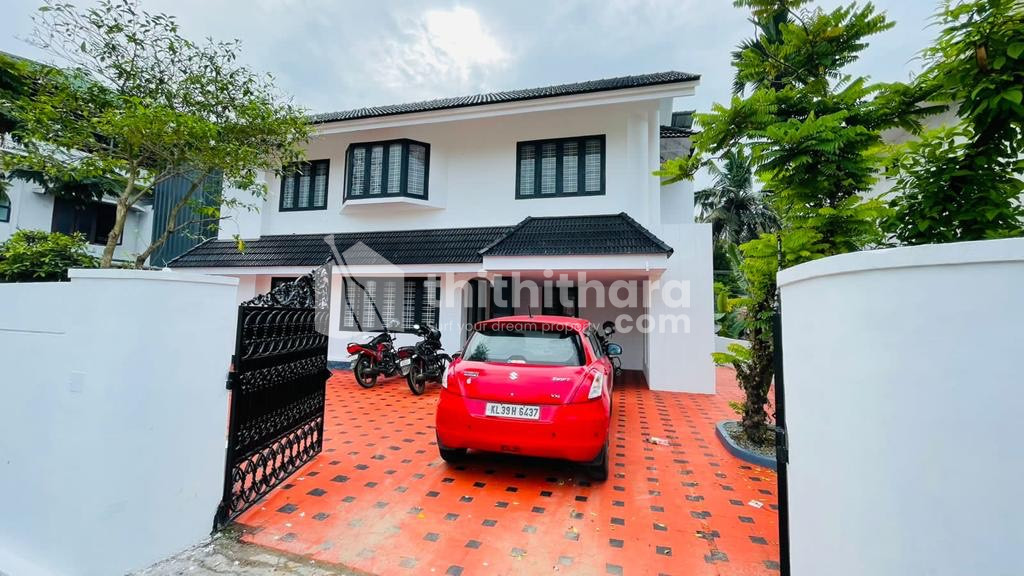 5 BHK Luxury House for sale at Kochi Ernakulam