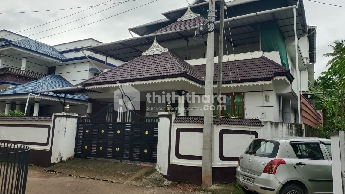 4 BHK house for sale at Aluva Ernakulam