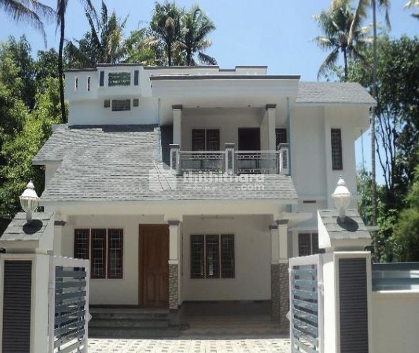 6 BHK house for sale in MG road, Thrissur