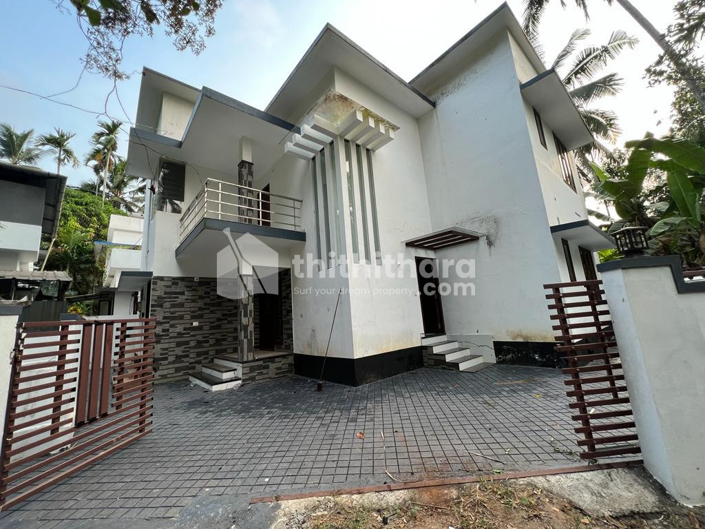 5 BHK Independent House available for Sale in Mokavoor Kozhikode
