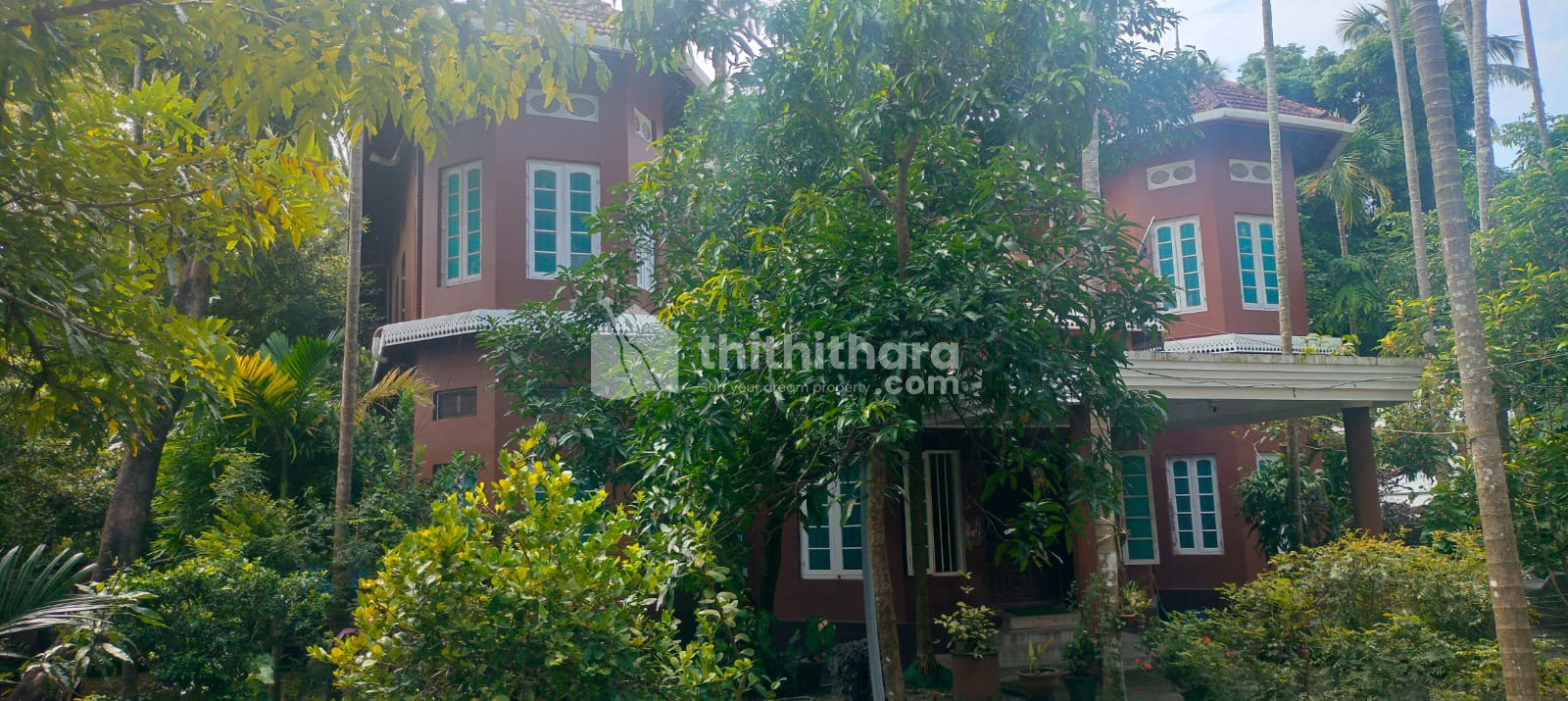 5 BHK old House For sale in Thrissur Town Thrissur.