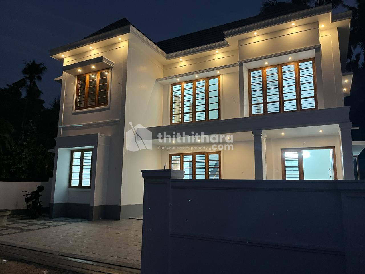 4 BHK House for sale in Avenue Road,Thrissur.