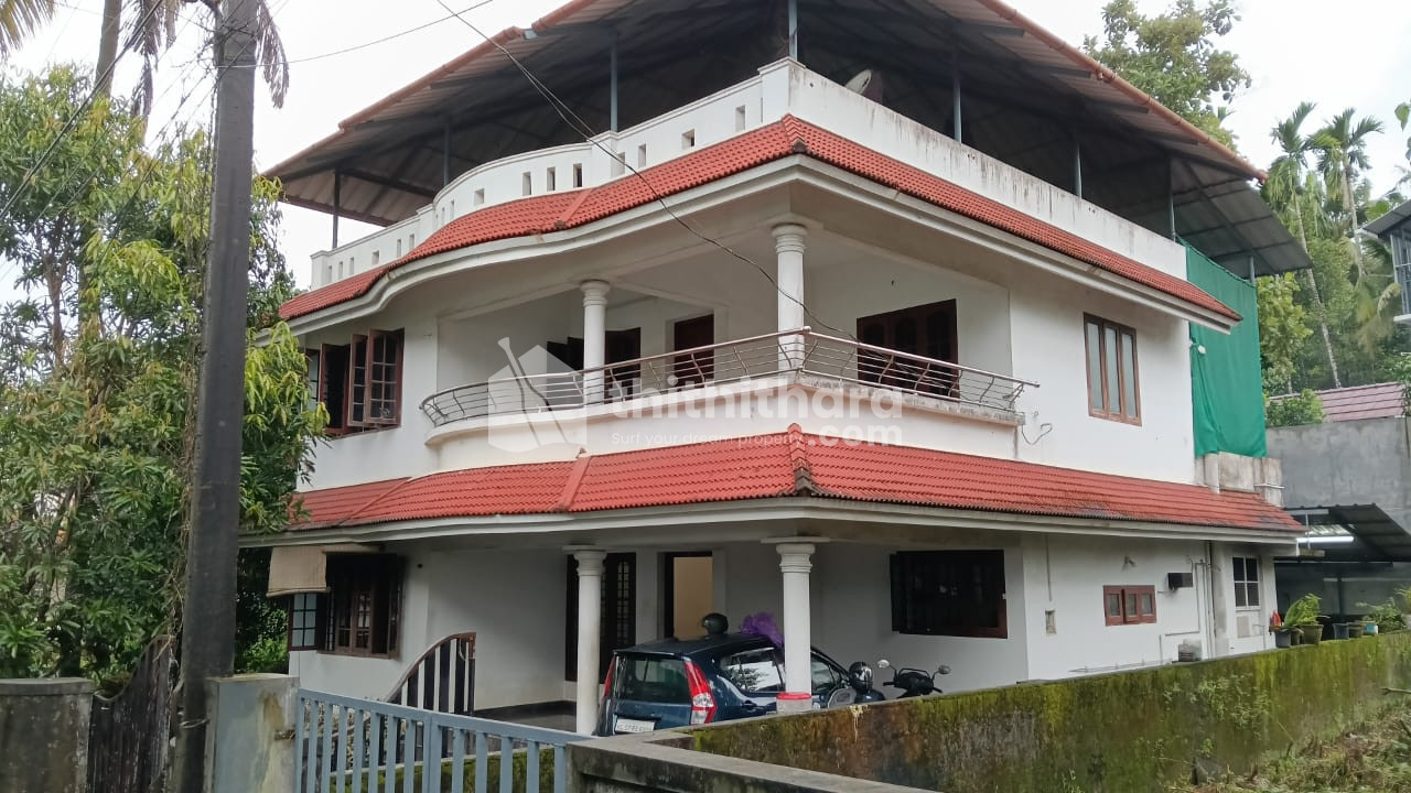 4 BHK House available for Sale in Aluva Ernakulam
