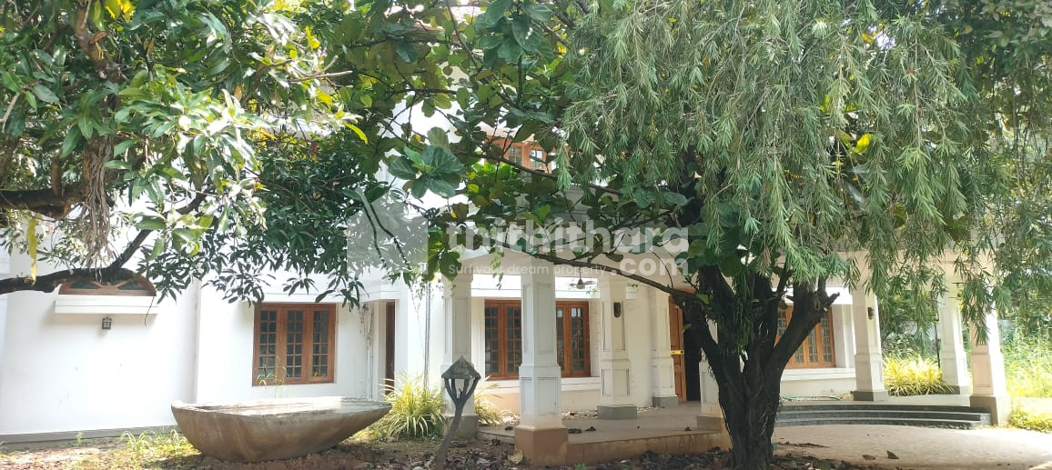 4 BHK House for sale in Aristo road Thrissur