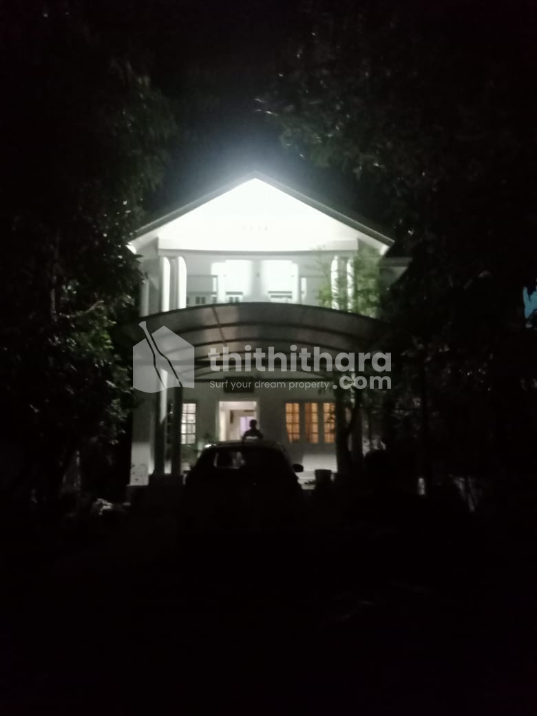 4 BHK house for sale in Ayyanthole Center Thrissur
