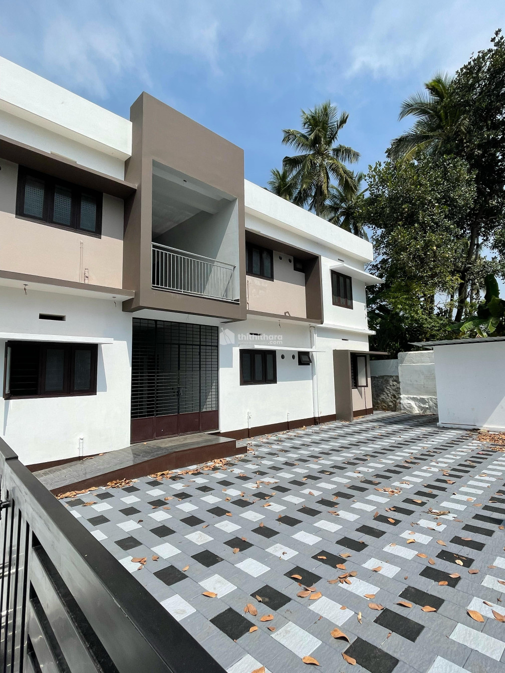 Commercial Building available for Sale in Kulapully Palakkad