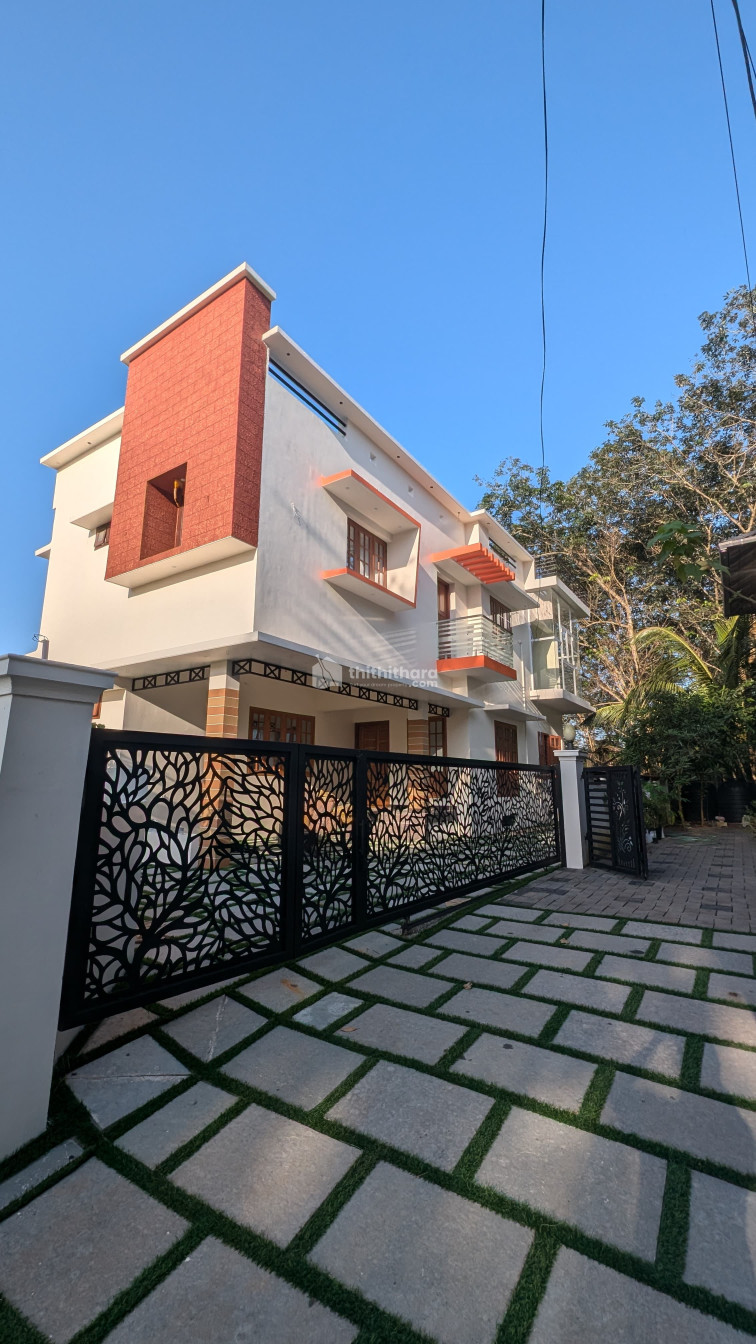 5 BHK Independent  House available for Sale in Chottanikkara Ernakulam