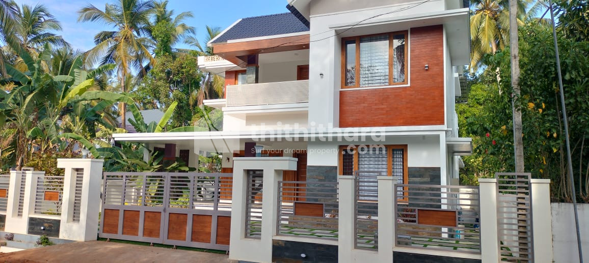 4 BHK House for sale in Mundur Thrissur