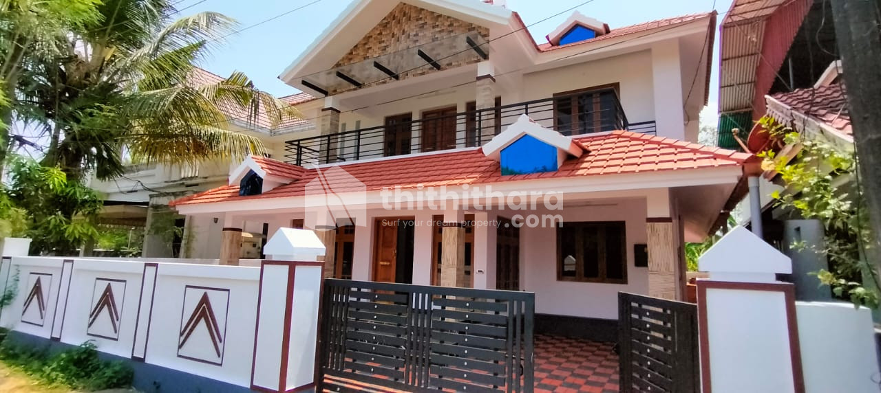 4 BHK House for sale in Chembukkav, Thrissur