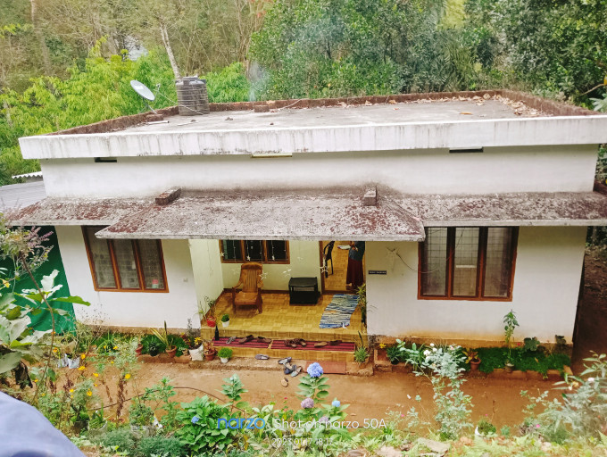 വീടും സ്ഥലവും വില്പനക്ക് 