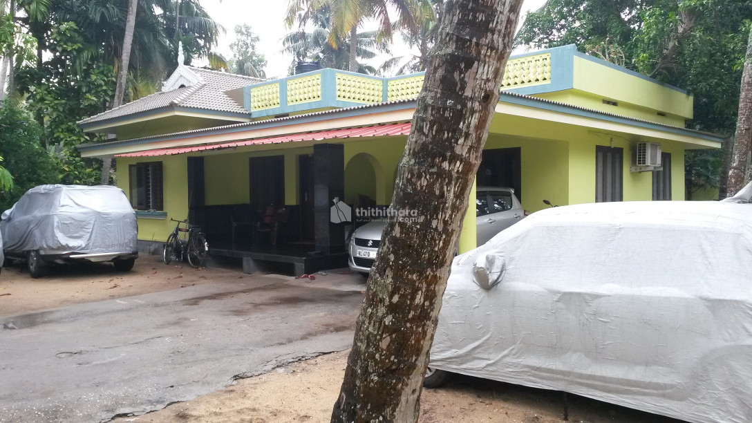 House For Sale, Kodungallur Azhikod Chamakkala Road Side 