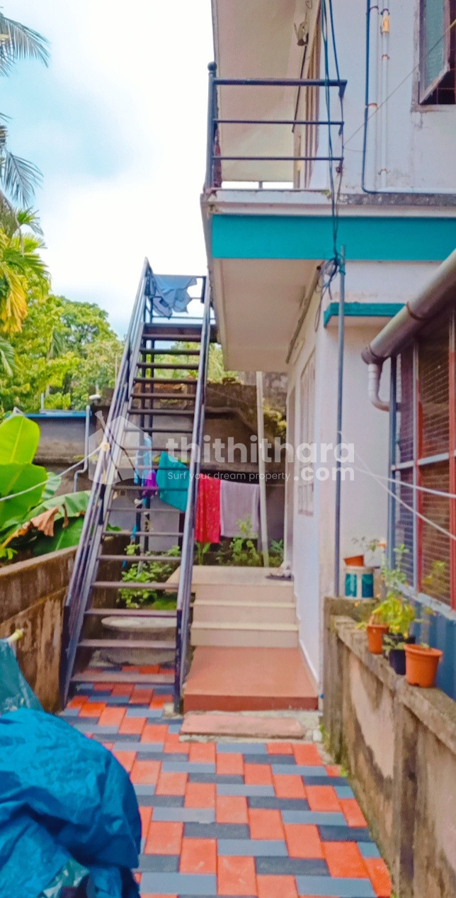  3 BHK Independent  House available for Sale in Vytila Ernakulam