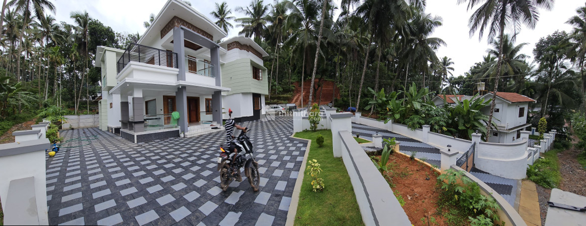 4 BHK Independent House available for Sale in Balusseri Kozhikode