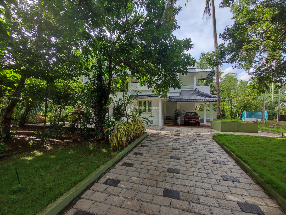 32 cent land and House for sale at Calicut University.