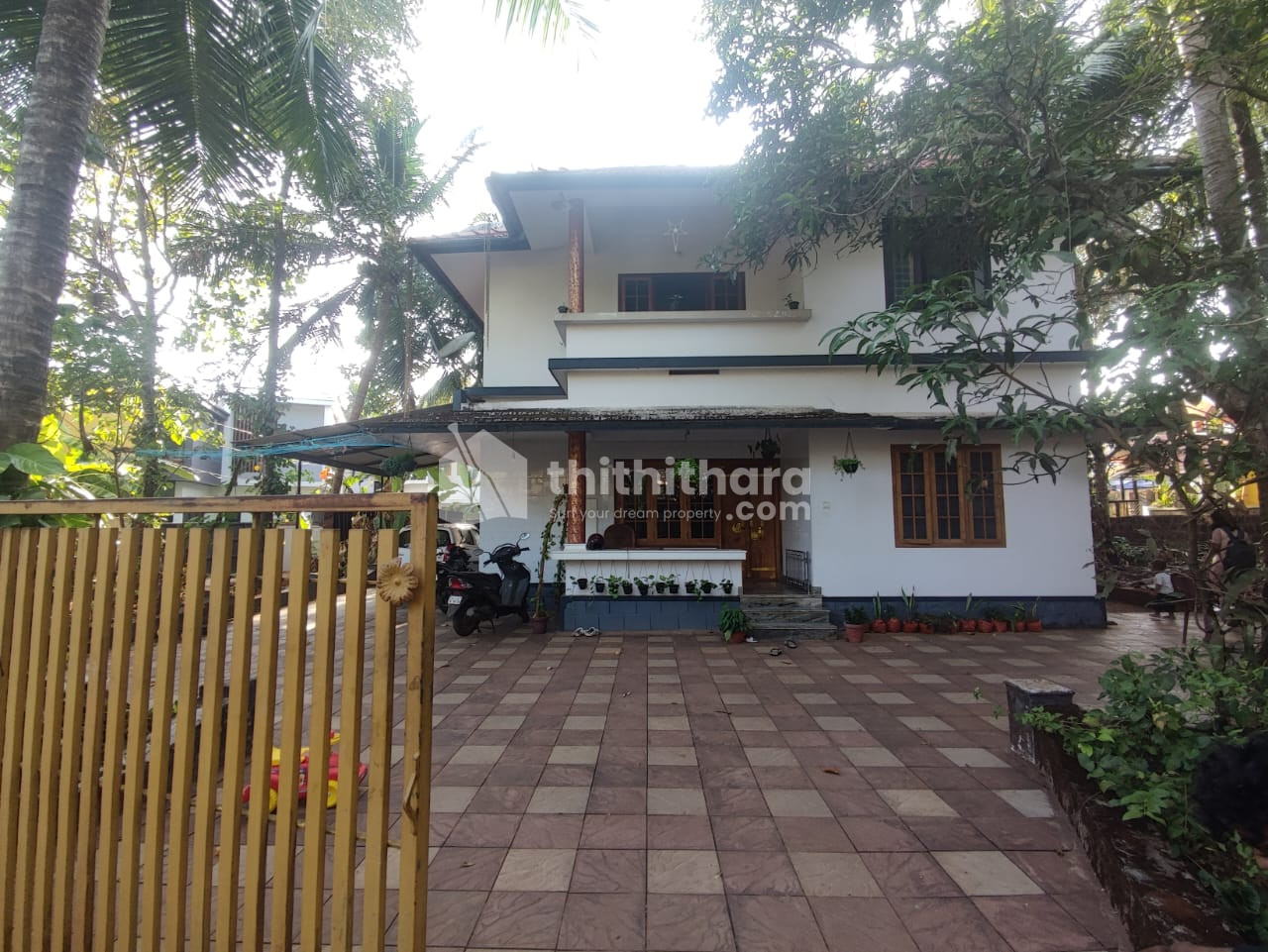 വീടും സ്ഥലവും വിൽപ്പനക്ക് 