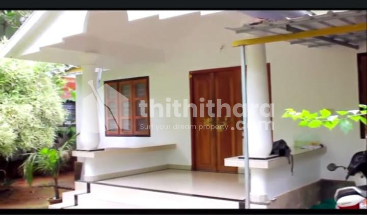 House with 16 cent plot for sale at Balusseri