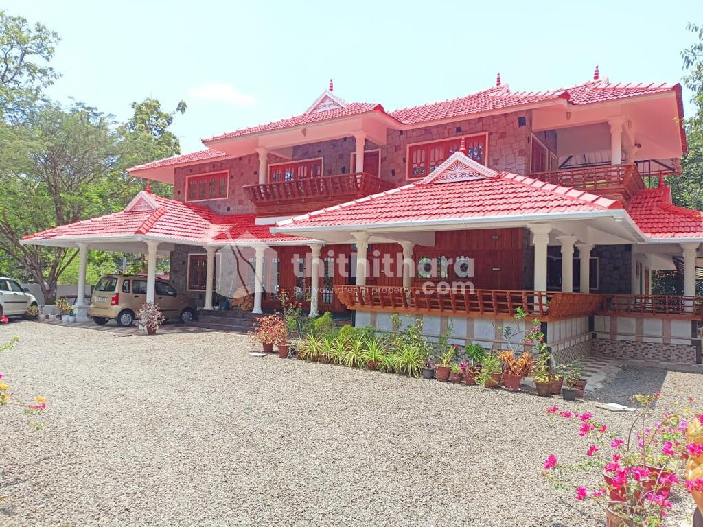 Luxury House for sale near Cherpunkal 