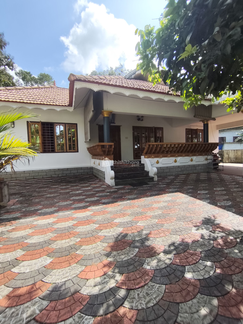 3 BHK Single storey house for sale in Thiruvanchoor, Kottayam